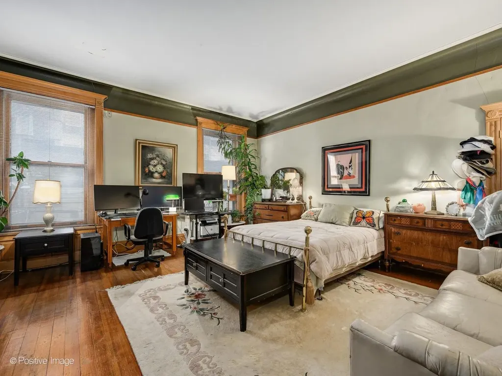 33 East Division Street Chicago IL 60610