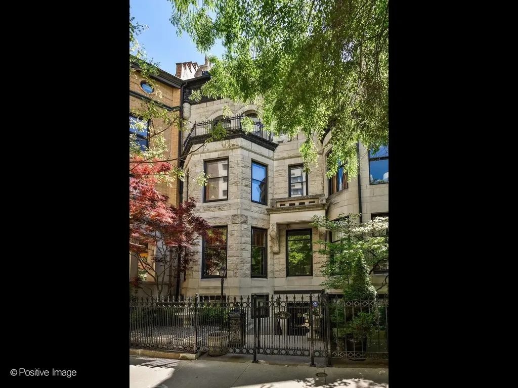 33 East Division Street Chicago IL 60610