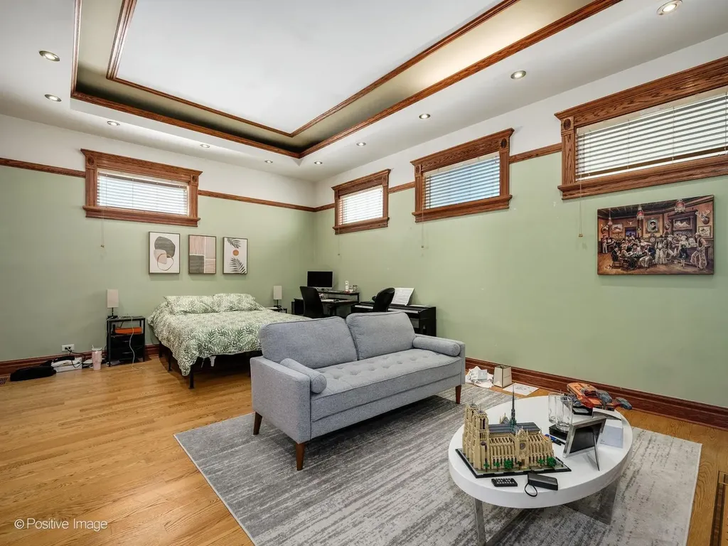 33 East Division Street Chicago IL 60610