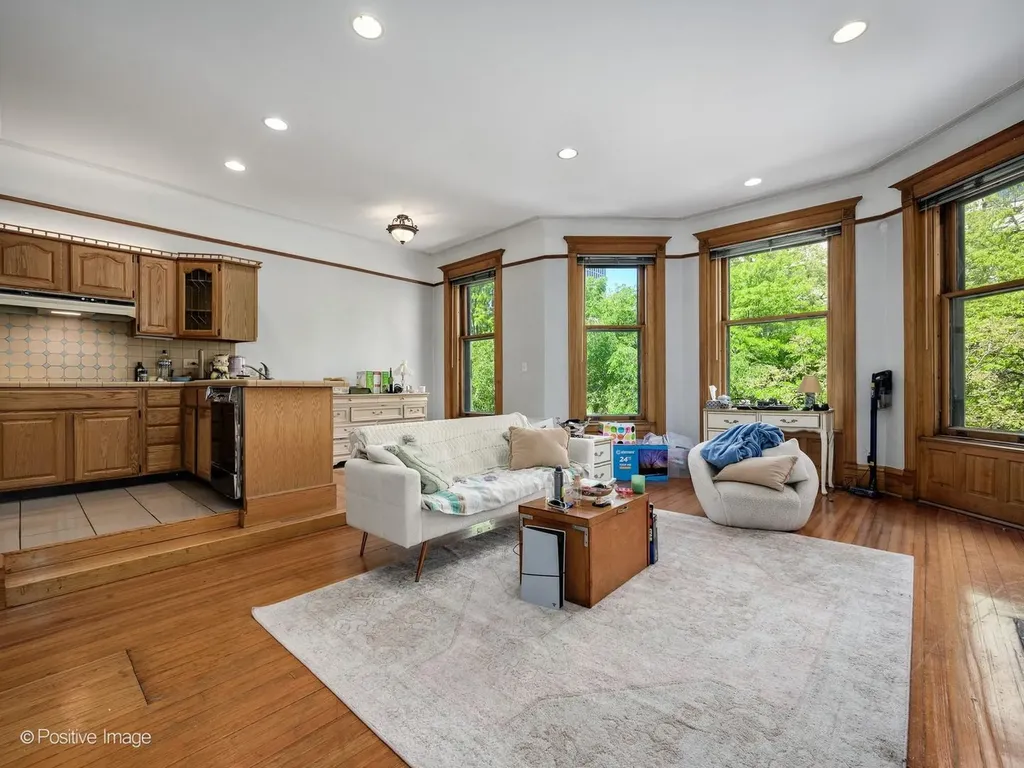 33 East Division Street Chicago IL 60610