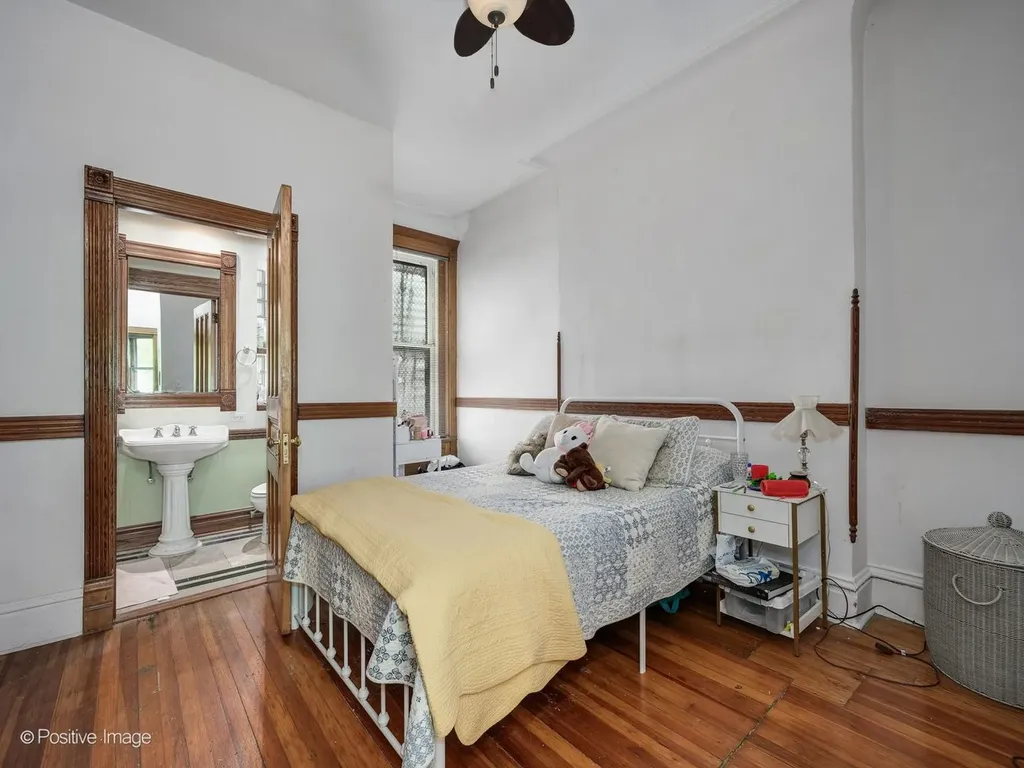 33 East Division Street Chicago IL 60610