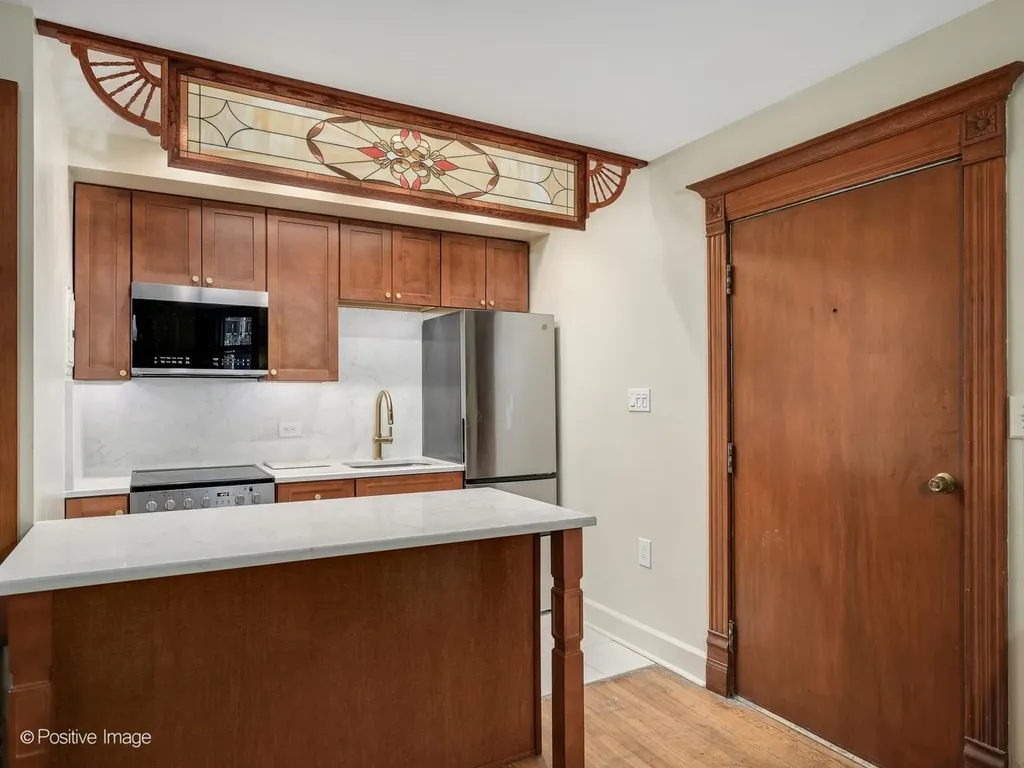 33 East Division Street Chicago IL 60610
