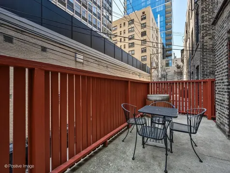 33 East Division Street Chicago IL 60610