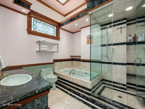 33 East Division Street Chicago IL 60610