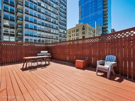 33 East Division Street Chicago IL 60610