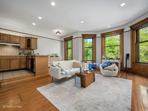 33 East Division Street Chicago IL 60610