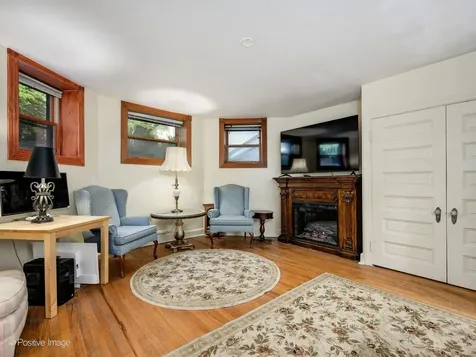 33 East Division Street Chicago IL 60610