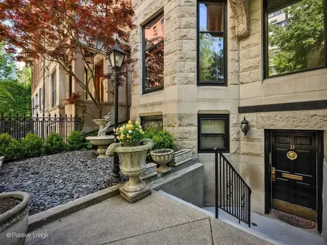 33 East Division Street Chicago IL 60610