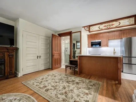 33 East Division Street Chicago IL 60610