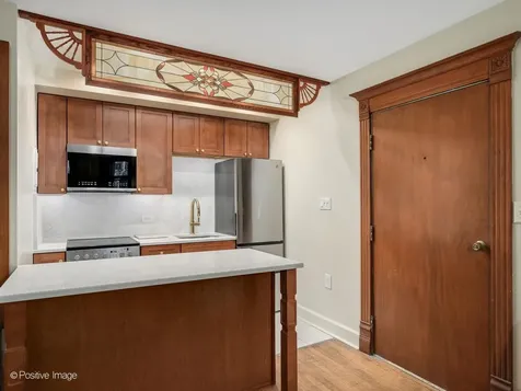 33 East Division Street Chicago IL 60610