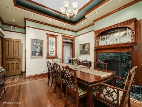 33 East Division Street Chicago IL 60610