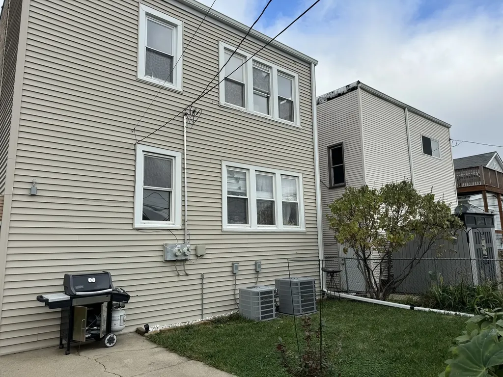 5449 West Melrose Street Chicago IL 60641