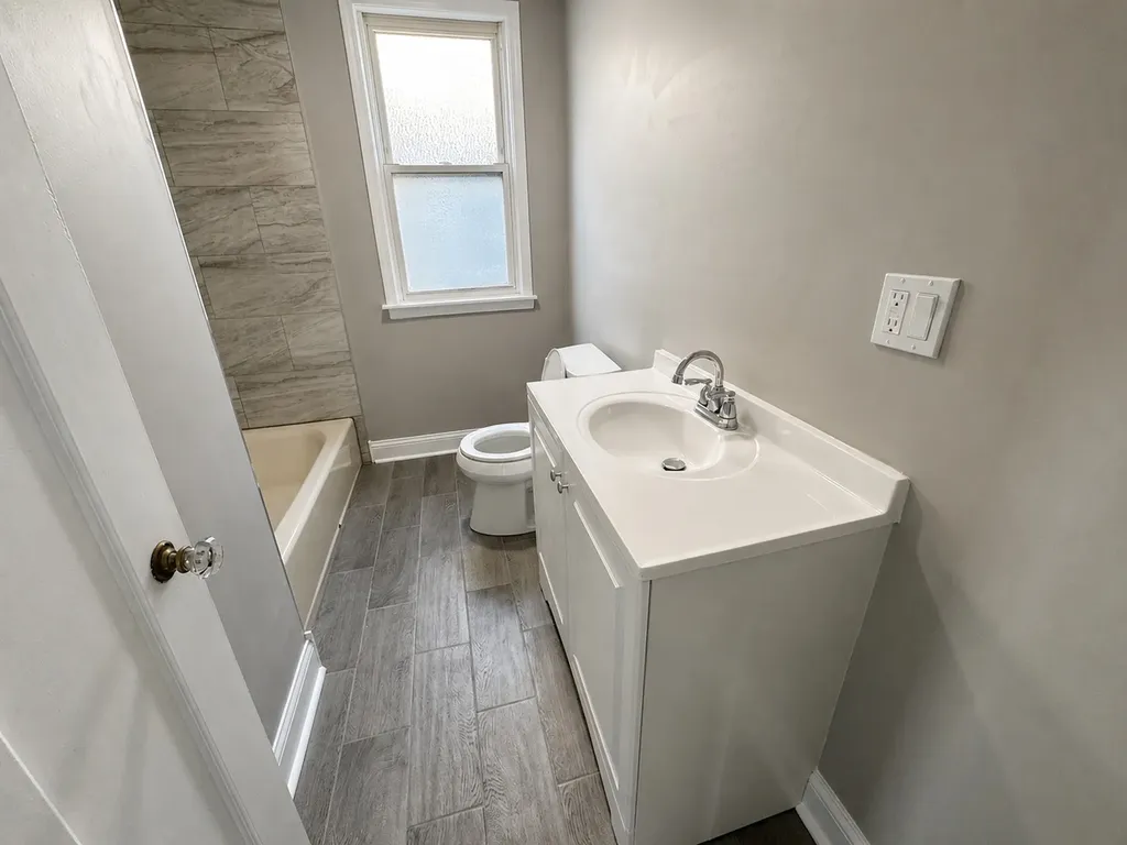 5449 West Melrose Street Chicago IL 60641