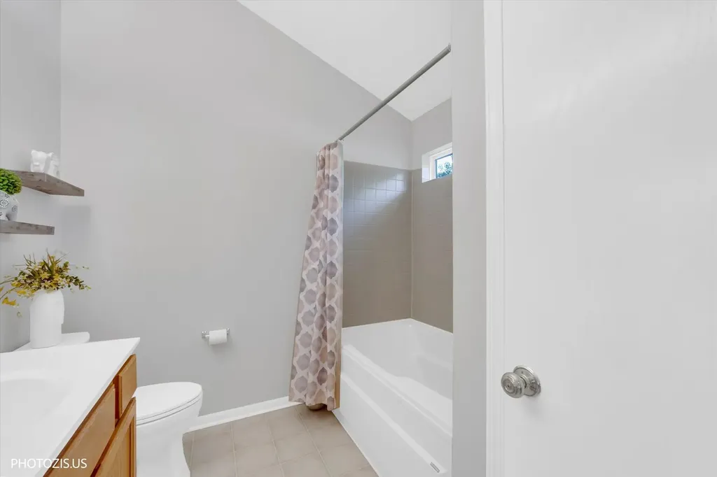 2952 Waters Edge Circle Aurora IL 60504