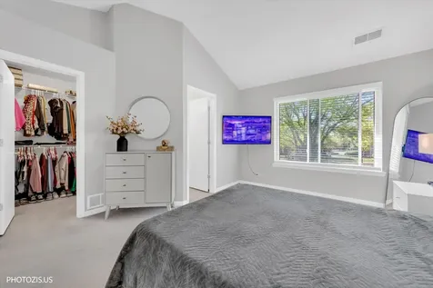2952 Waters Edge Circle Aurora IL 60504