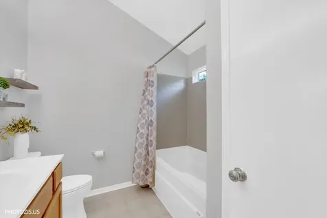 2952 Waters Edge Circle Aurora IL 60504