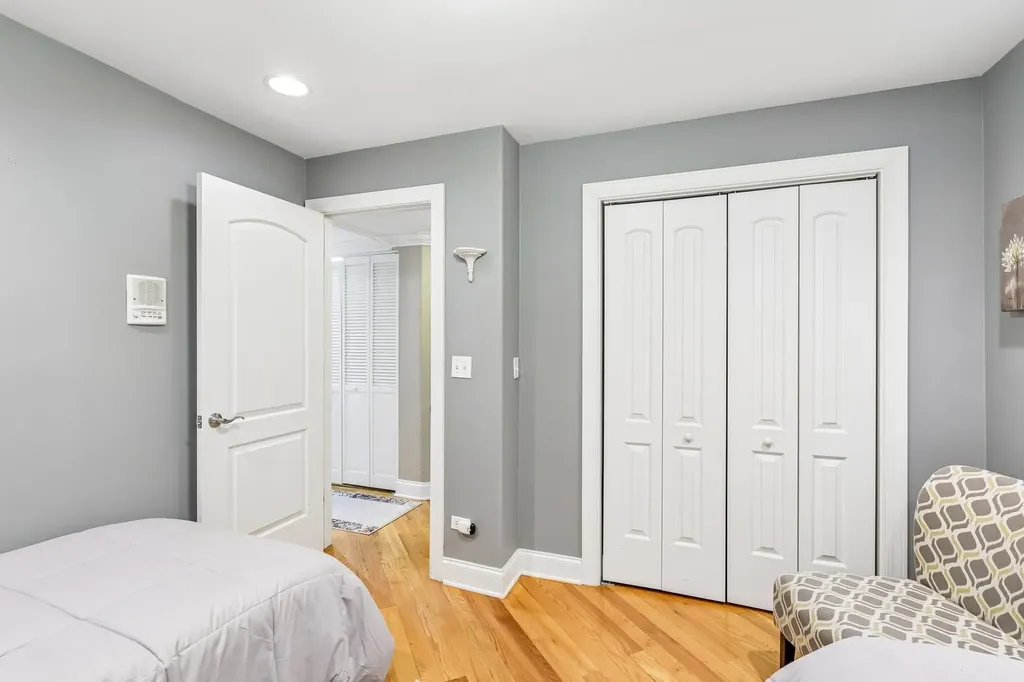5859 North Glenwood Avenue Chicago IL 60660