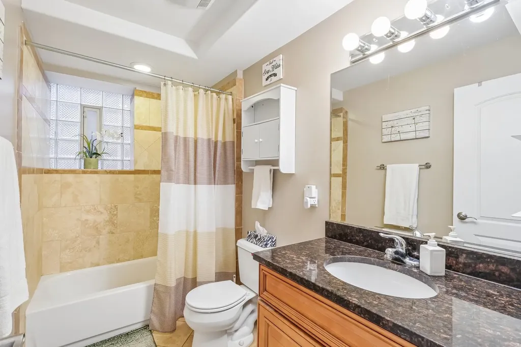 5859 North Glenwood Avenue Chicago IL 60660