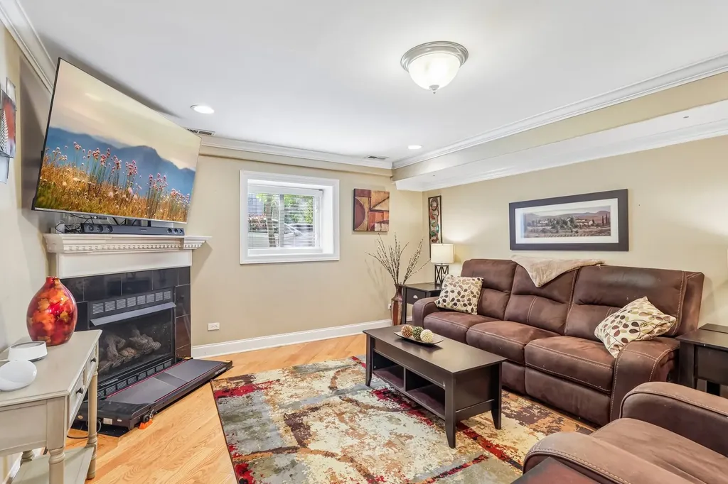 5859 North Glenwood Avenue Chicago IL 60660