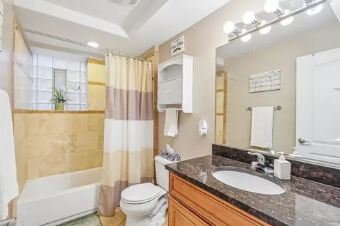 5859 North Glenwood Avenue Chicago IL 60660