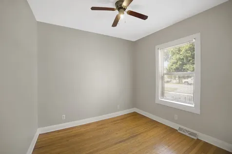 1349 Floresta Crystal Lake IL 60014