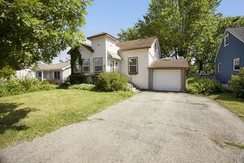 1349 Floresta Crystal Lake IL 60014