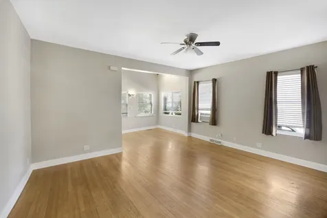 1349 Floresta Crystal Lake IL 60014