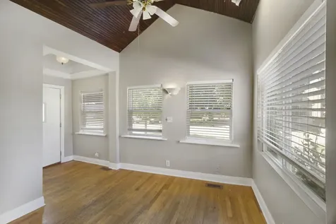 1349 Floresta Crystal Lake IL 60014