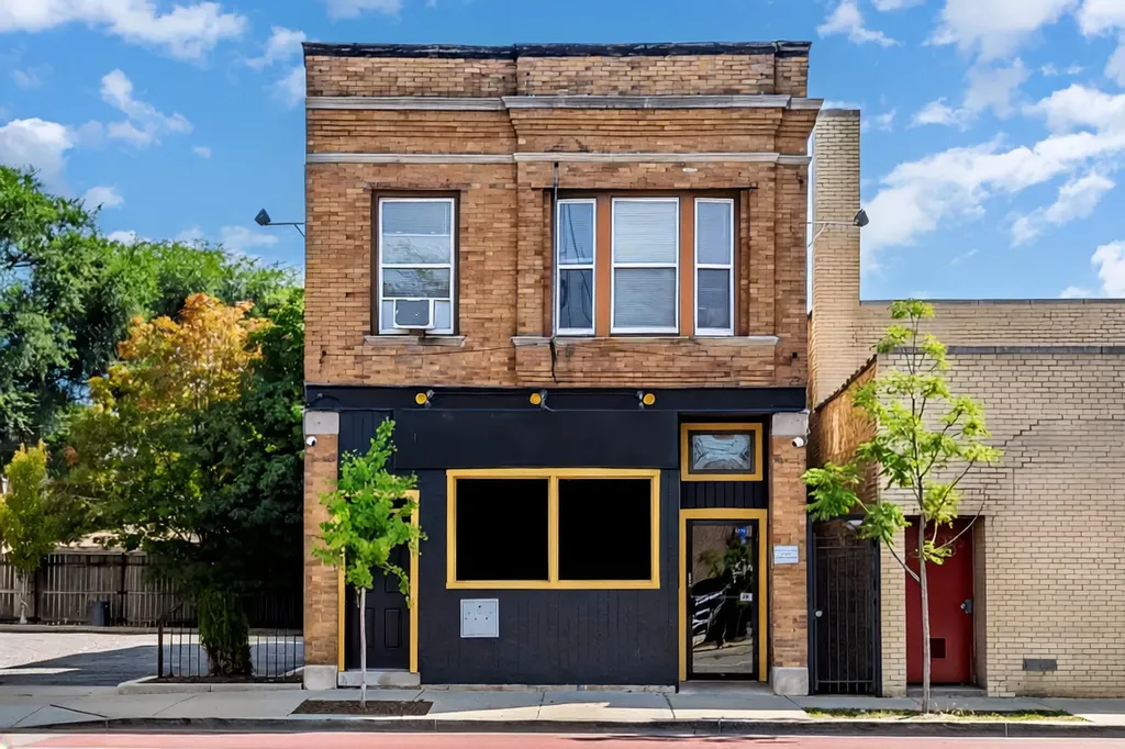 3243 North Western Avenue Chicago IL 60618