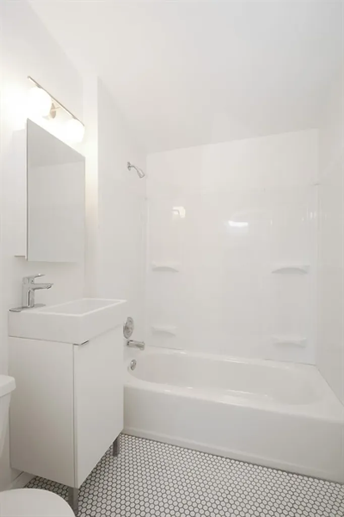 3243 North Western Avenue Chicago IL 60618
