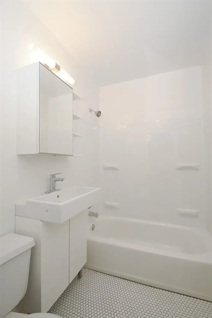 3243 North Western Avenue Chicago IL 60618