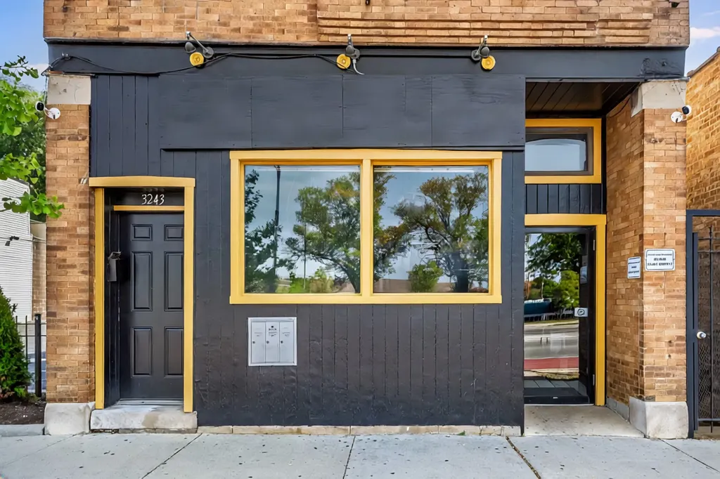 3243 North Western Avenue Chicago IL 60618