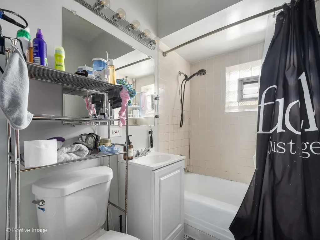 3243 North Western Avenue Chicago IL 60618
