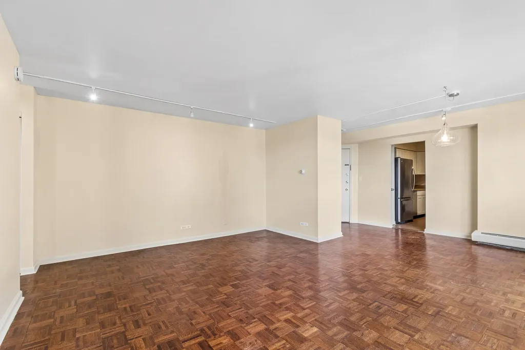 6325 North Sheridan Road Chicago IL 60660