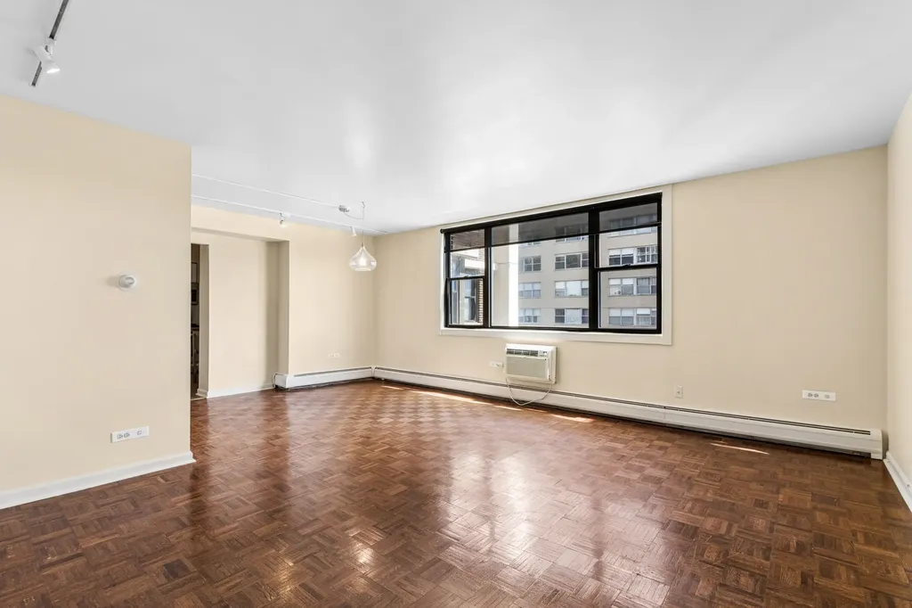 6325 North Sheridan Road Chicago IL 60660
