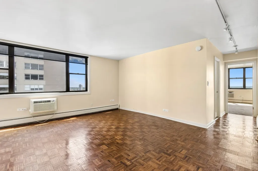 6325 North Sheridan Road Chicago IL 60660