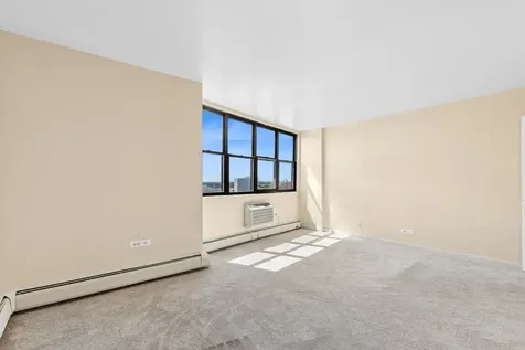 6325 North Sheridan Road Chicago IL 60660