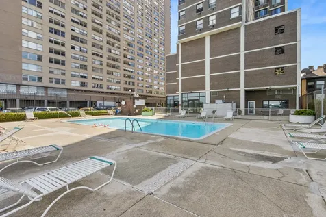 6325 North Sheridan Road Chicago IL 60660