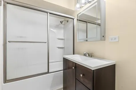 6325 North Sheridan Road Chicago IL 60660