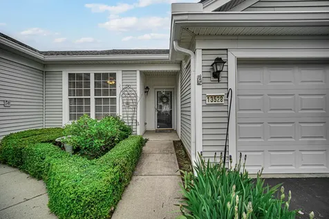 13528 Bonaire Road Huntley IL 60142