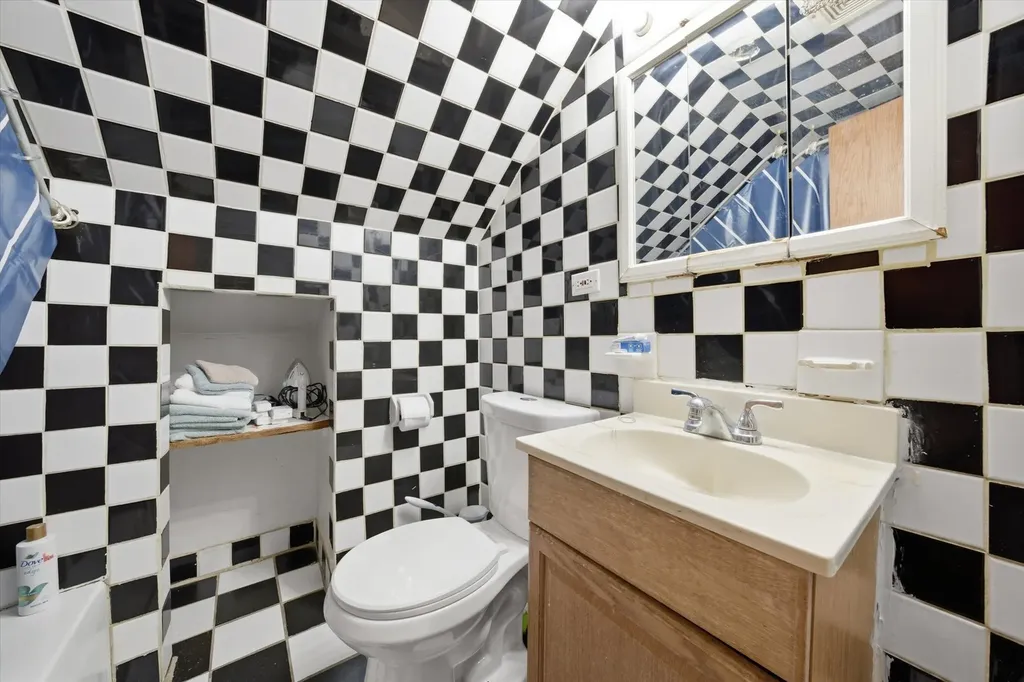 4349 South Komensky Avenue Chicago IL 60632