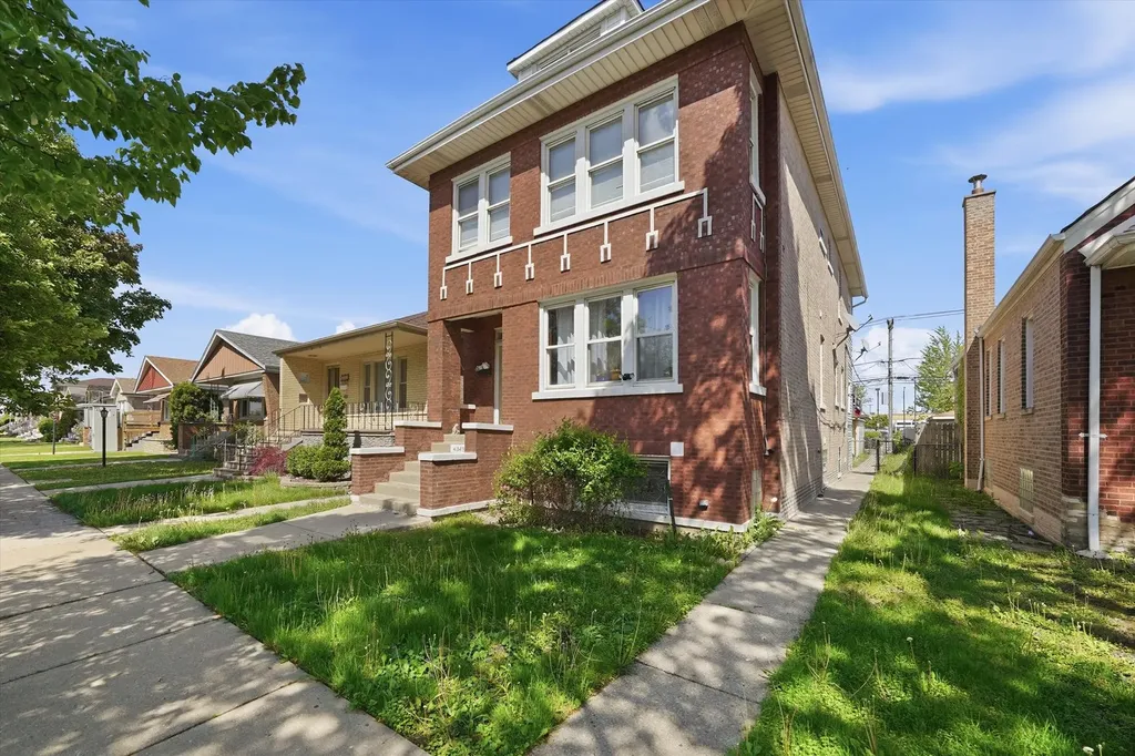 4349 South Komensky Avenue Chicago IL 60632