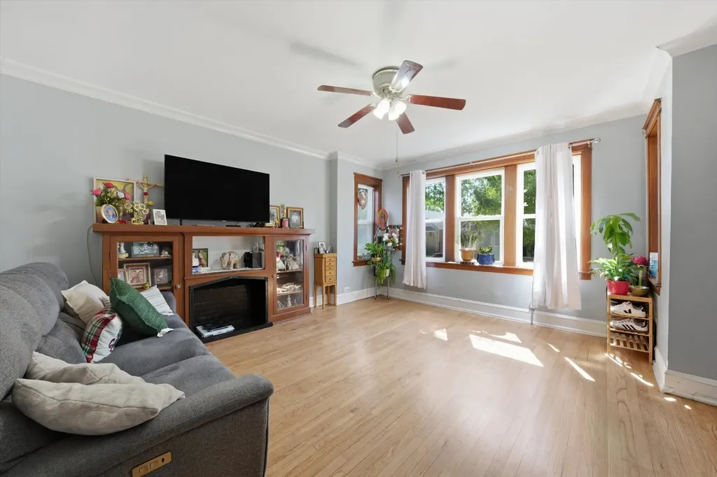 4349 South Komensky Avenue Chicago IL 60632