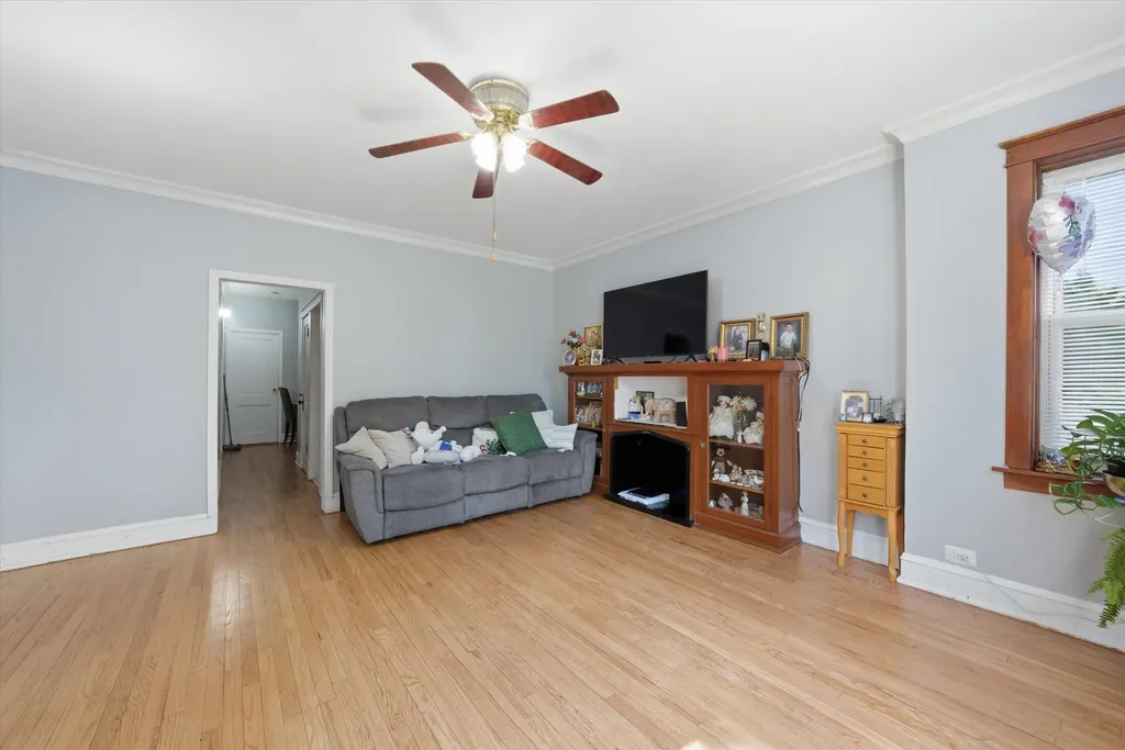 4349 South Komensky Avenue Chicago IL 60632