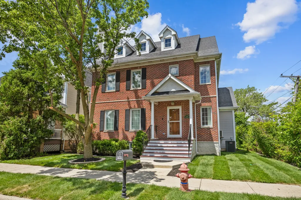 335 West Carriage Lane Bensenville IL 60106