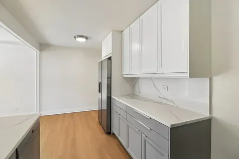 207 North Idlewild Avenue Mundelein IL 60060
