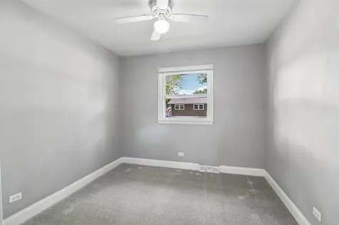 207 North Idlewild Avenue Mundelein IL 60060