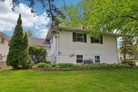 207 North Idlewild Avenue Mundelein IL 60060