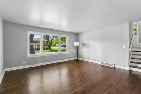 207 North Idlewild Avenue Mundelein IL 60060