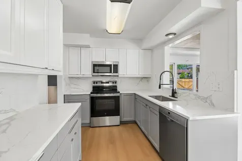 207 North Idlewild Avenue Mundelein IL 60060